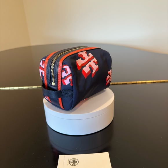 NWT Authentic Rare Luxury Travel Tory Burch Flying Logo Cosmetic Case/Bag - Picture 11 of 17